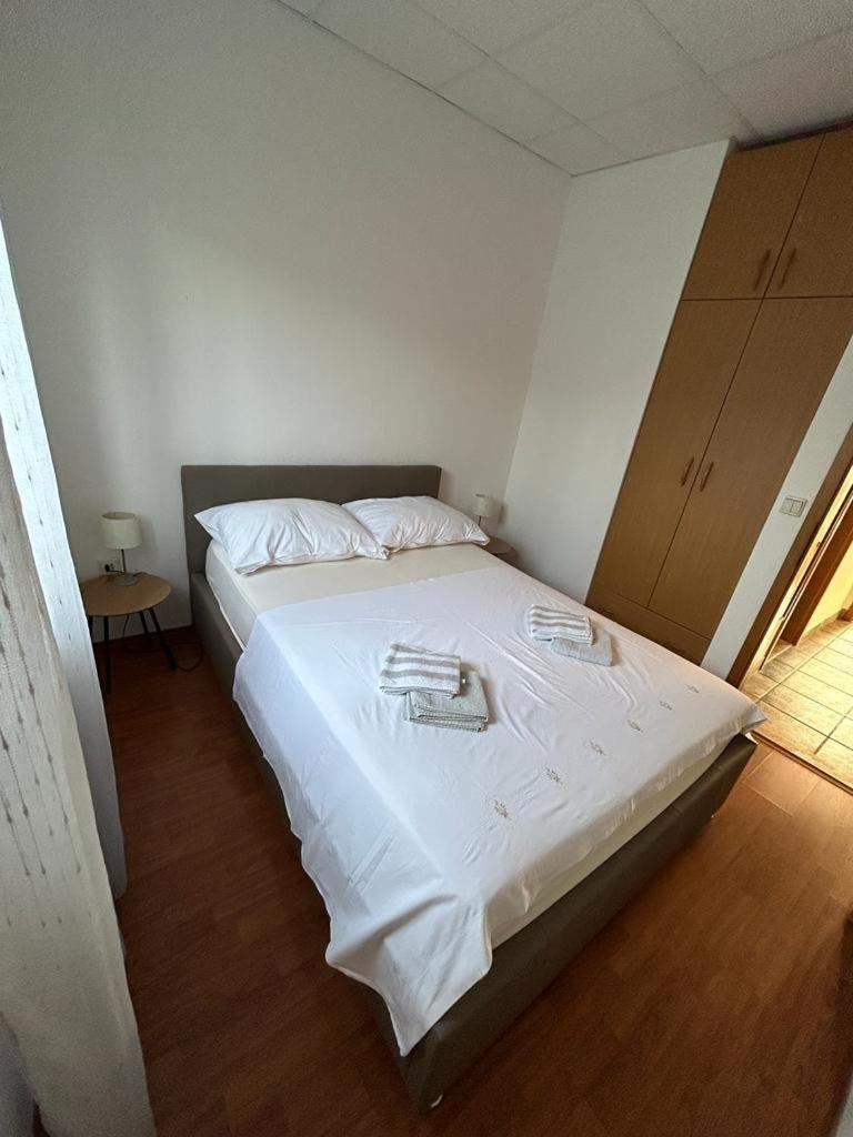 Apartments By The Sea Slatine, Ciovo - 1128 Rom bilde