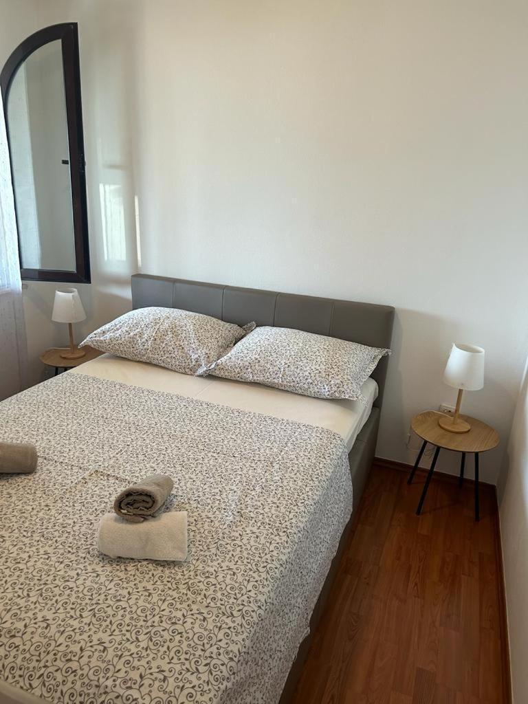 Apartments By The Sea Slatine, Ciovo - 1128 Rom bilde